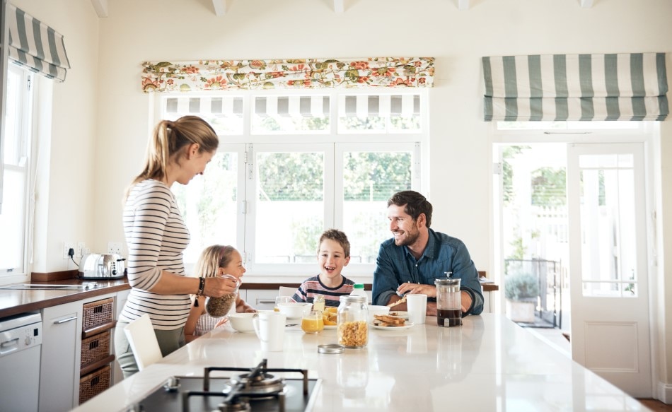 Parents and Kids Eat a Healthy Breakfast Together 